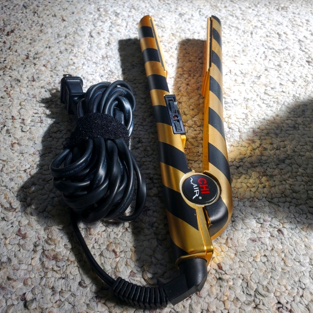 Black and gold Chi Air Flat Iron
